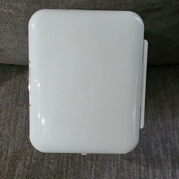 CONAIR: The Beauty Skin Care Fridge